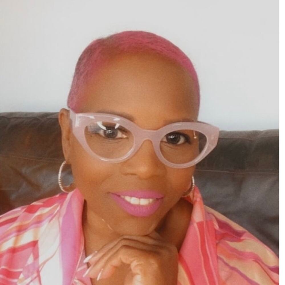The Lyric Soft Pink Chunky Frame Reader Eyewear 2.50 Power